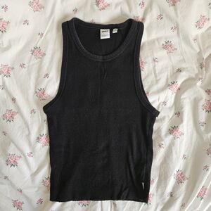 Aritzia TNA Homestretch Crew Tank